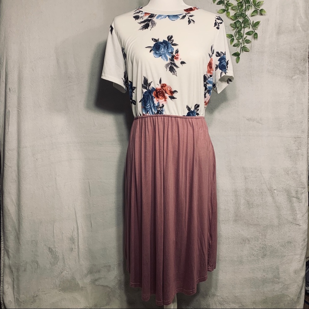 Lainab | Short Sleeve Pocket Floral Midi Dress